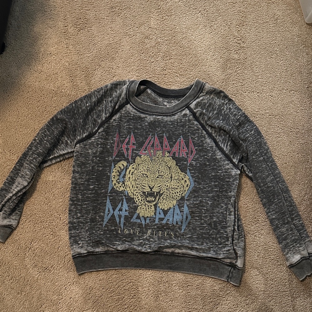 Recycled Karma Gray Distressed Def Leppard Graphic Sweatshirt